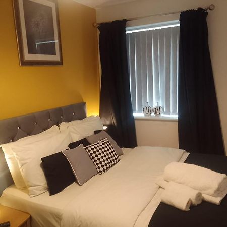 Ideal Home & Cottage Inviting 4 Bedroom Apartments Walsall Eksteriør bilde