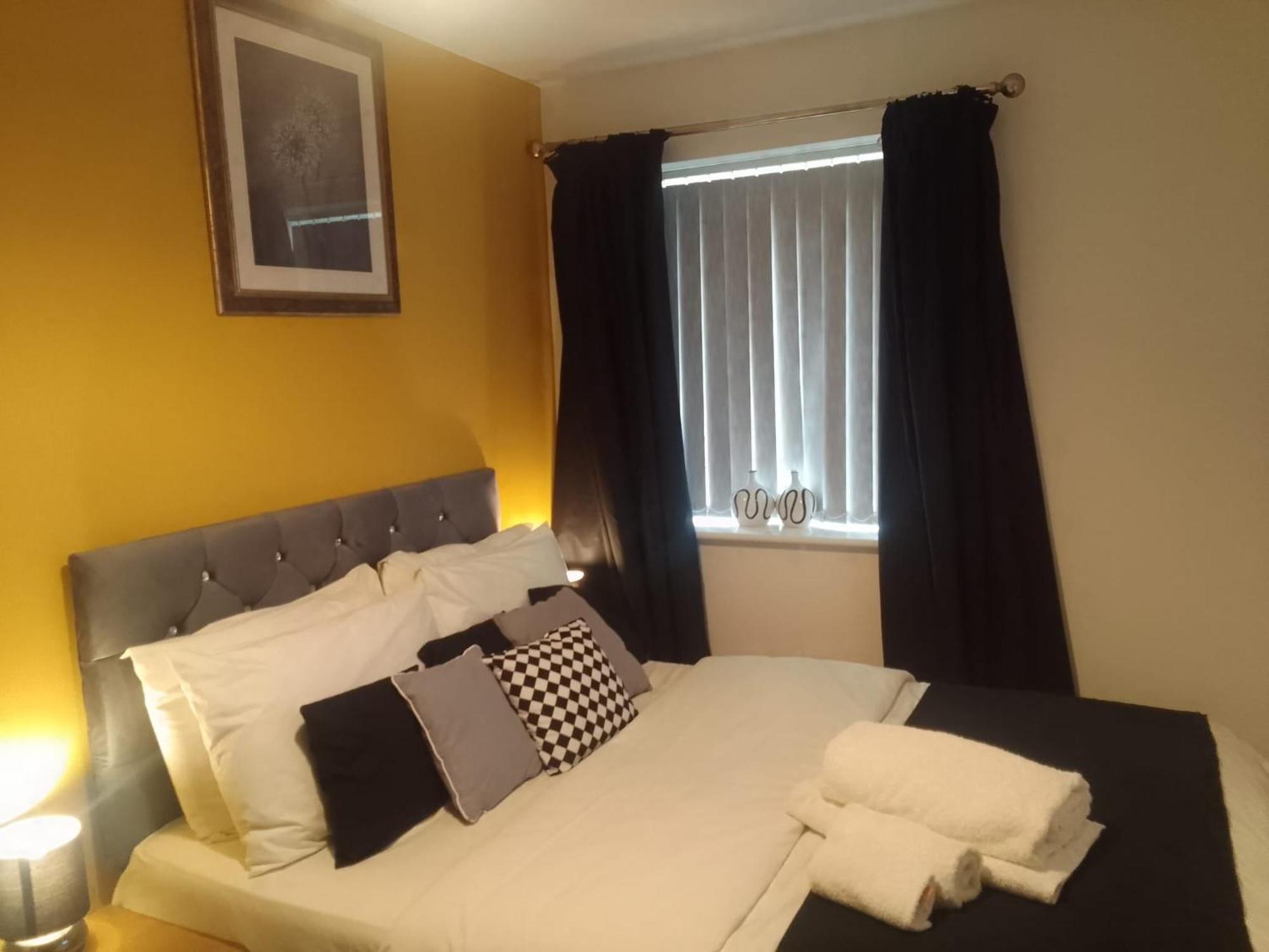 Ideal Home & Cottage Inviting 4 Bedroom Apartments Walsall Eksteriør bilde