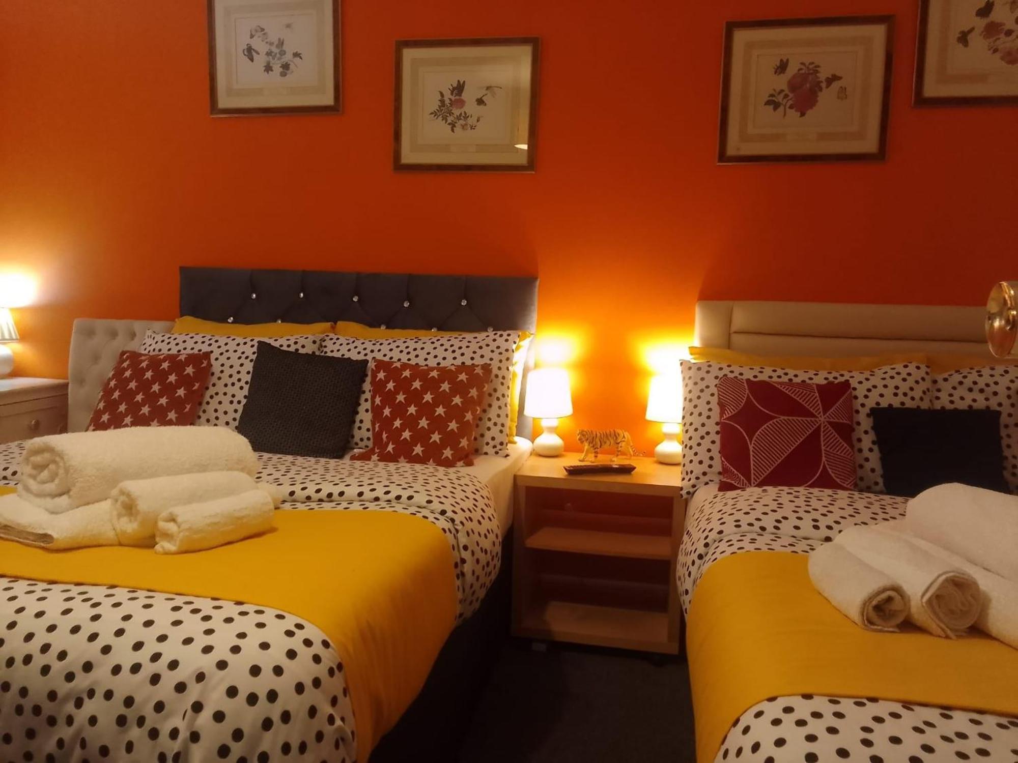 Ideal Home & Cottage Inviting 4 Bedroom Apartments Walsall Eksteriør bilde